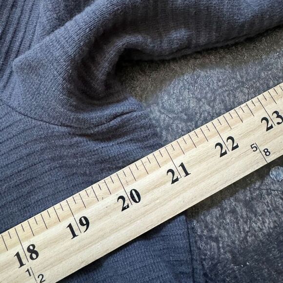 Apt 9 Grey/Black V-Neck Long Sleeve Shirt Size Medium Cotton Polyester Blend - Picture 6 of 11